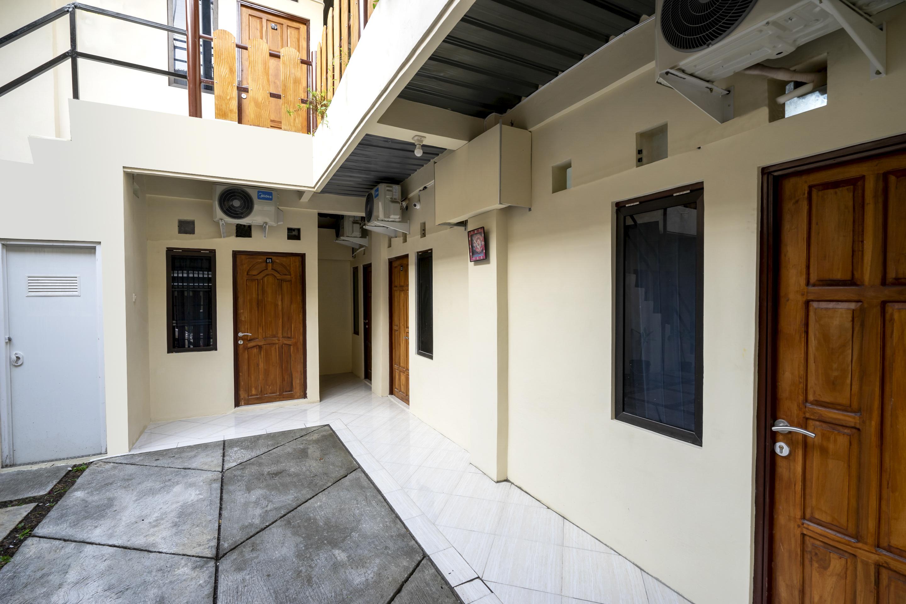 Oyo 2098 Homestay Kk Ngaglik Exteriör bild